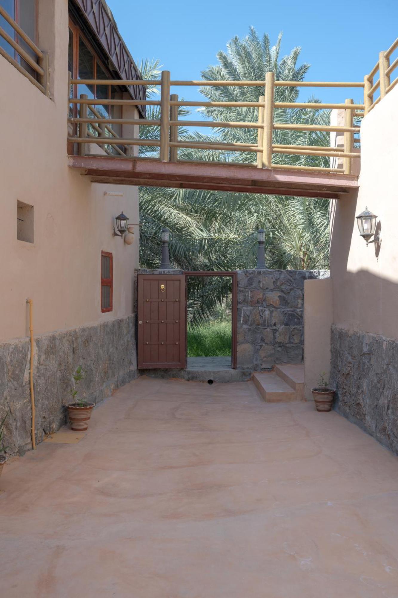 بيت نُزل السلام Bait Salam Inn Al Ḩamrāʼ Bagian luar foto