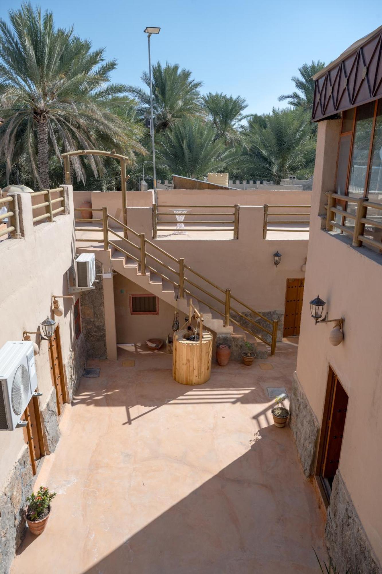 بيت نُزل السلام Bait Salam Inn Al Ḩamrāʼ Bagian luar foto