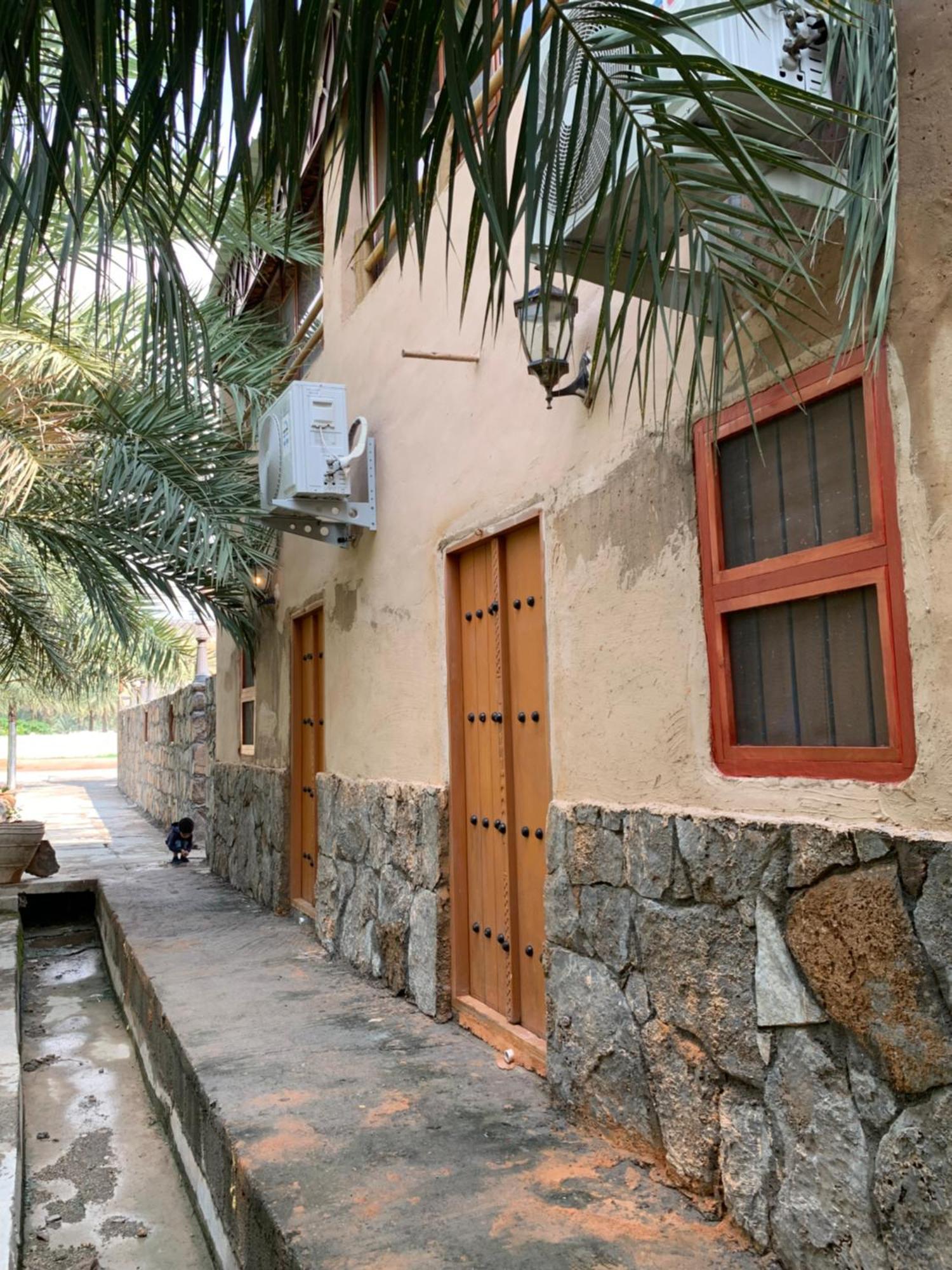 بيت نُزل السلام Bait Salam Inn Al Ḩamrāʼ Bagian luar foto